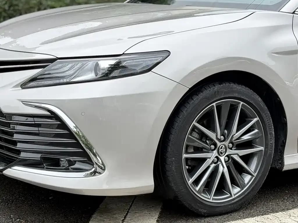 Toyota Camry — фото 9