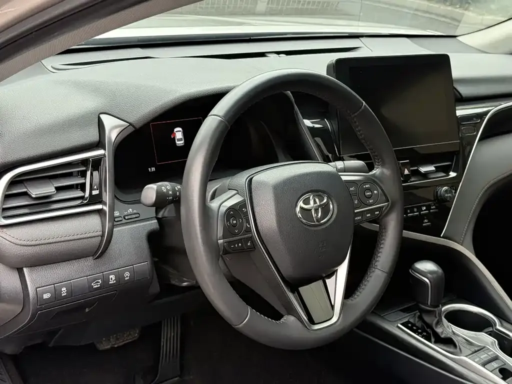 Toyota Camry — фото 6