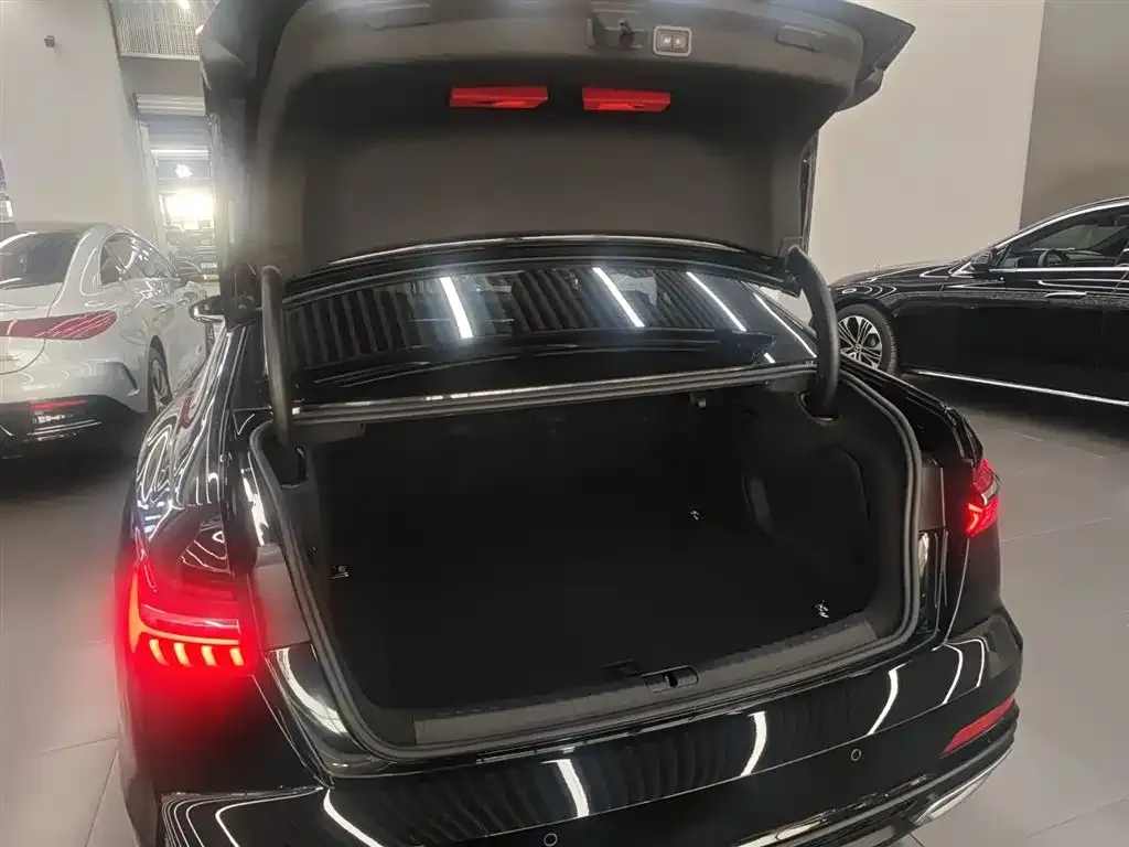 Audi A6L 2022 из CN, фото 9