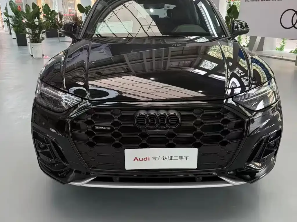 Audi Q5L Sportback — фото 1