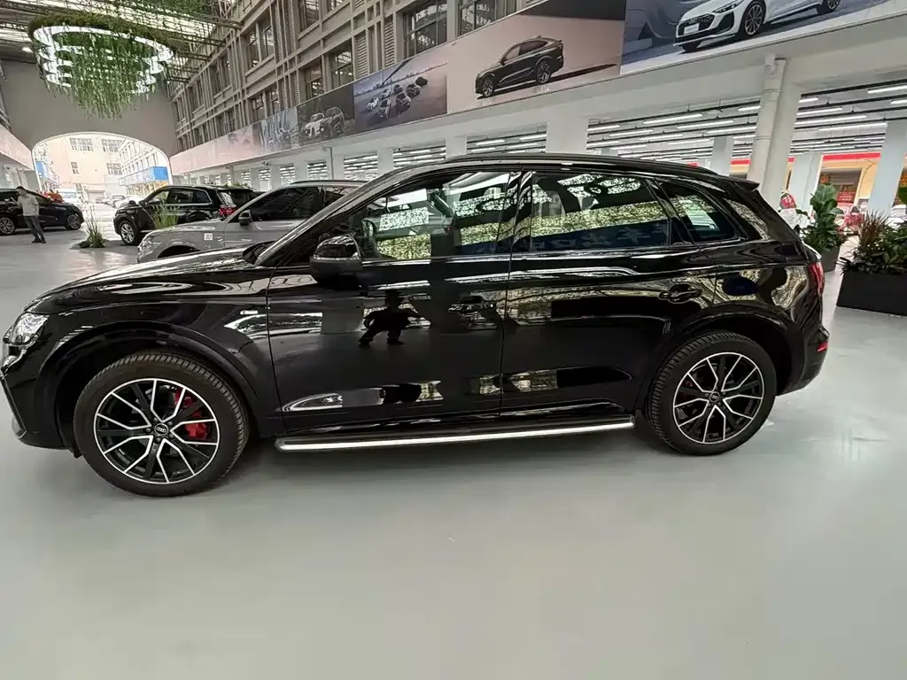 Audi Q5L Sportback — фото 5