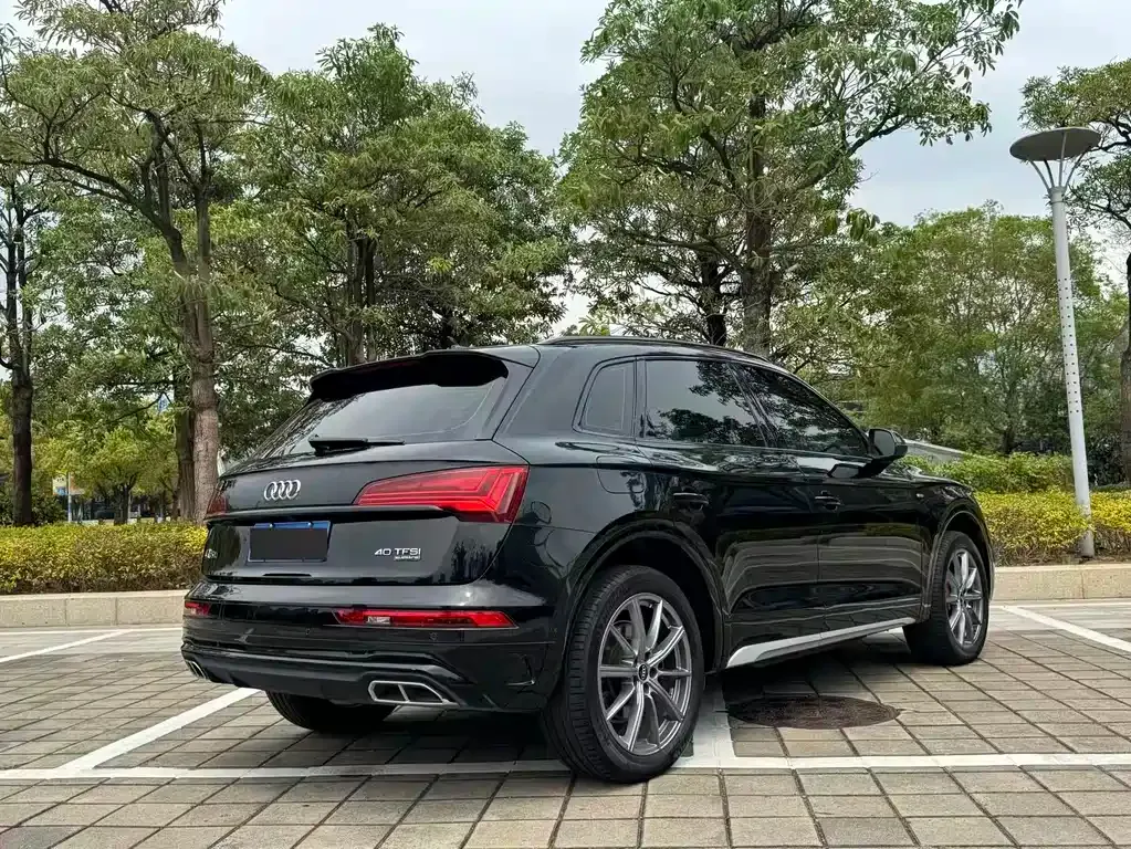 Audi Q5L — фото 6