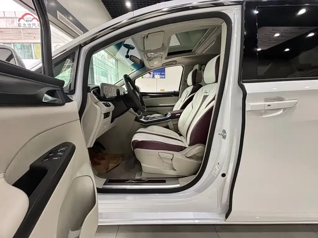 Buick GL8 2021 из CN, фото 3