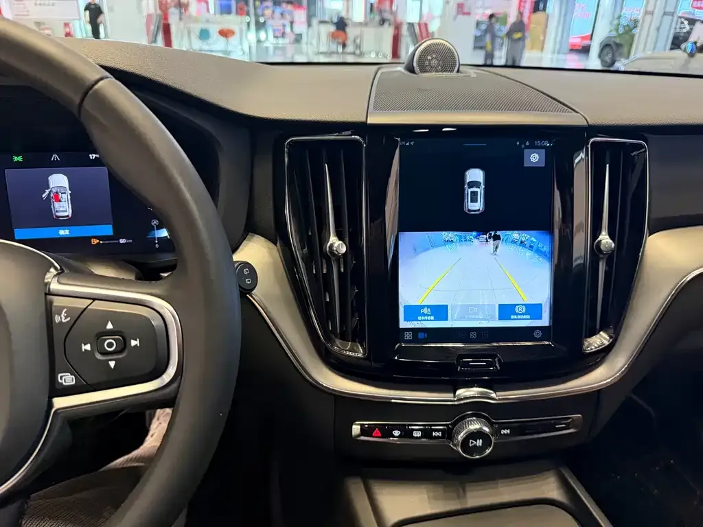 Volvo XC60 — фото 10