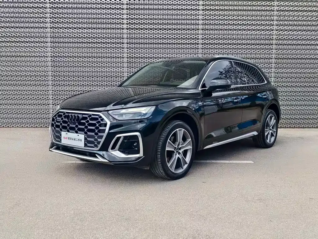 Audi Q5L — фото 1