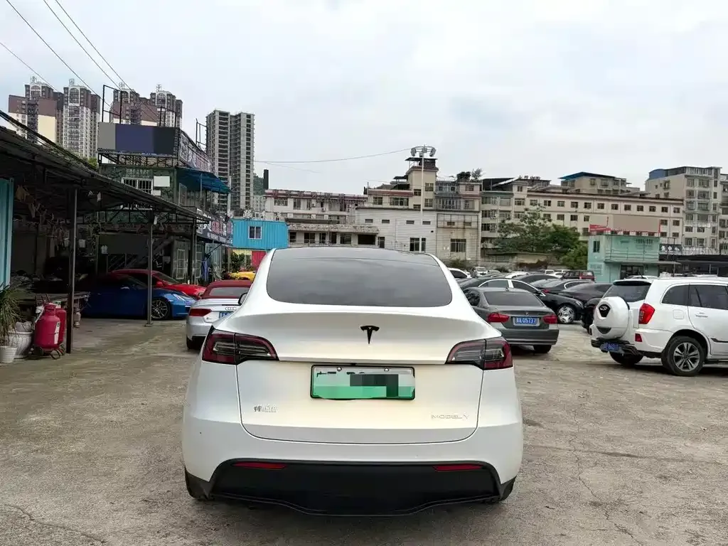 Tesla Model Y — фото 6