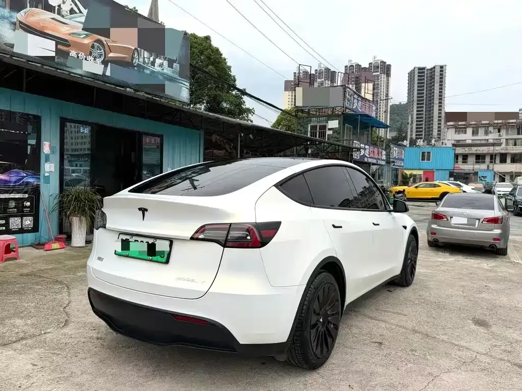 Tesla Model Y — фото 5