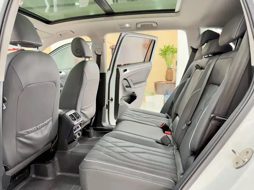 Volkswagen Tiguan L 2023 из CN, фото 7