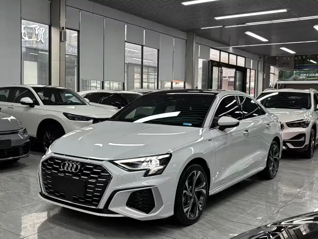 Audi A3 — фото 1