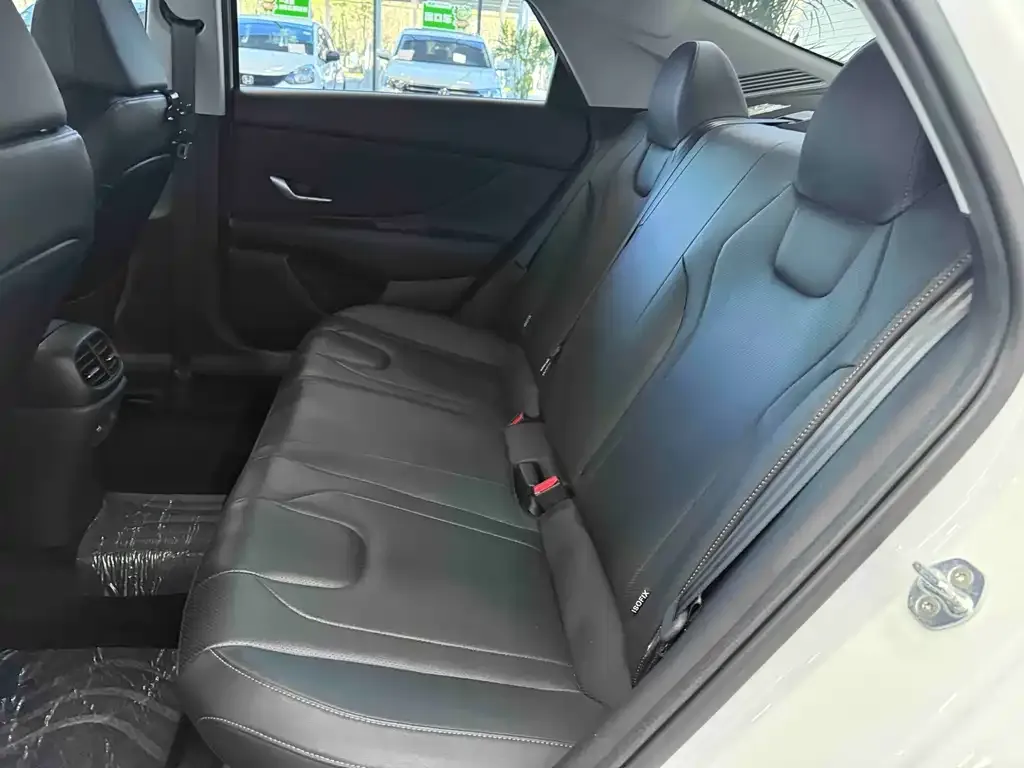 Hyundai Elantra 2023 из CN, фото 10