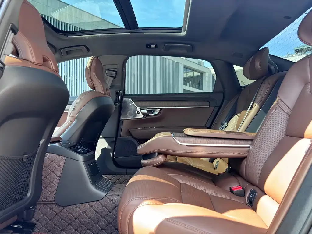 Volvo S90 PHEV 2023 из CN, фото 4
