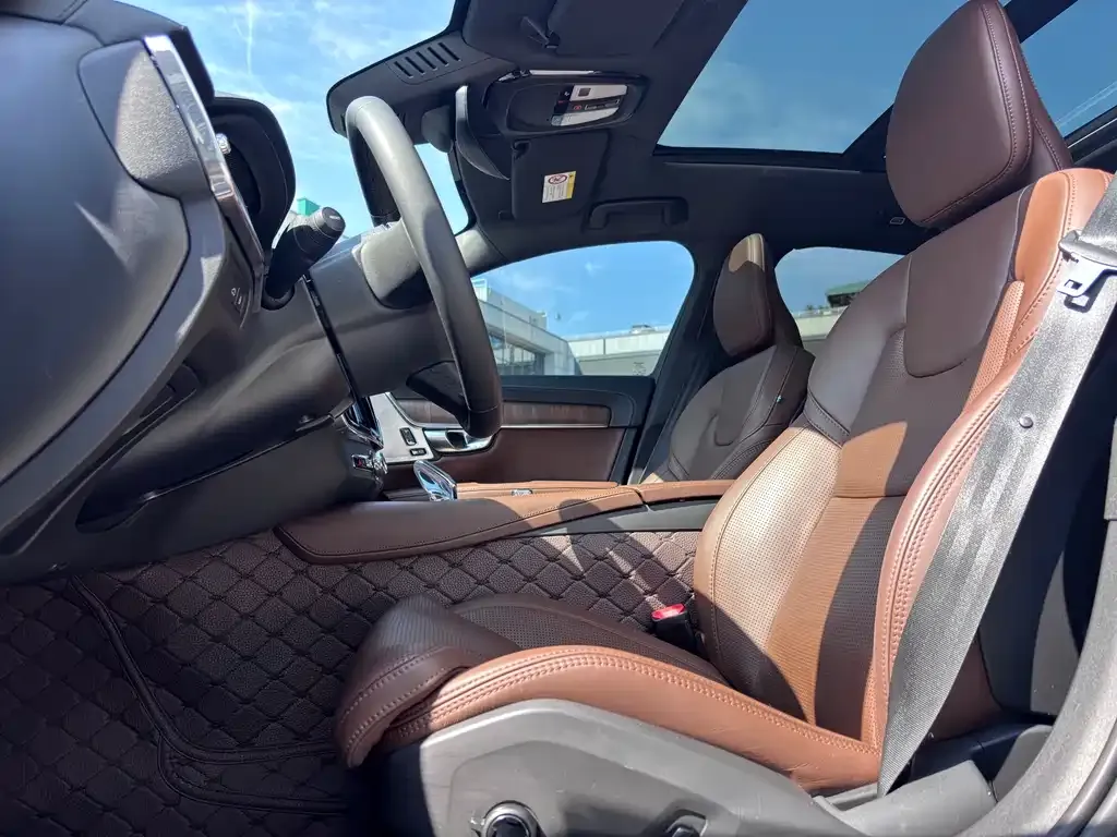 Volvo S90 PHEV 2023 из CN, фото 3