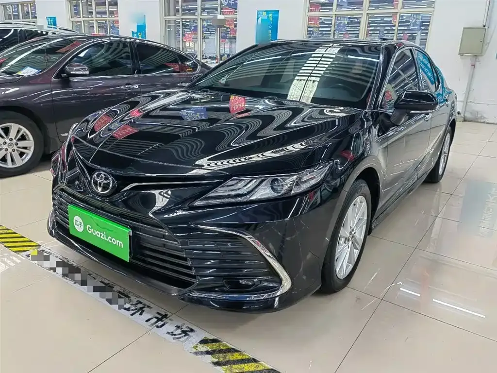 Toyota Camry — фото 1