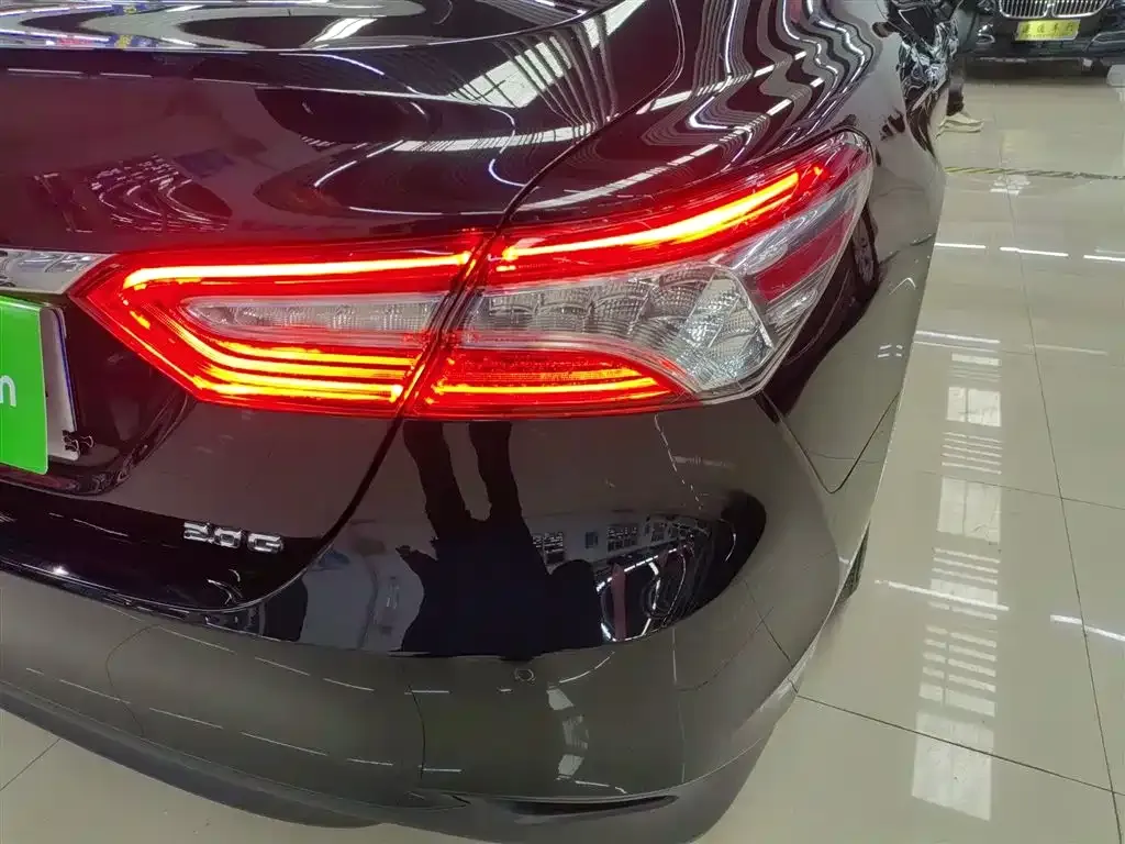 Toyota Camry — фото 5