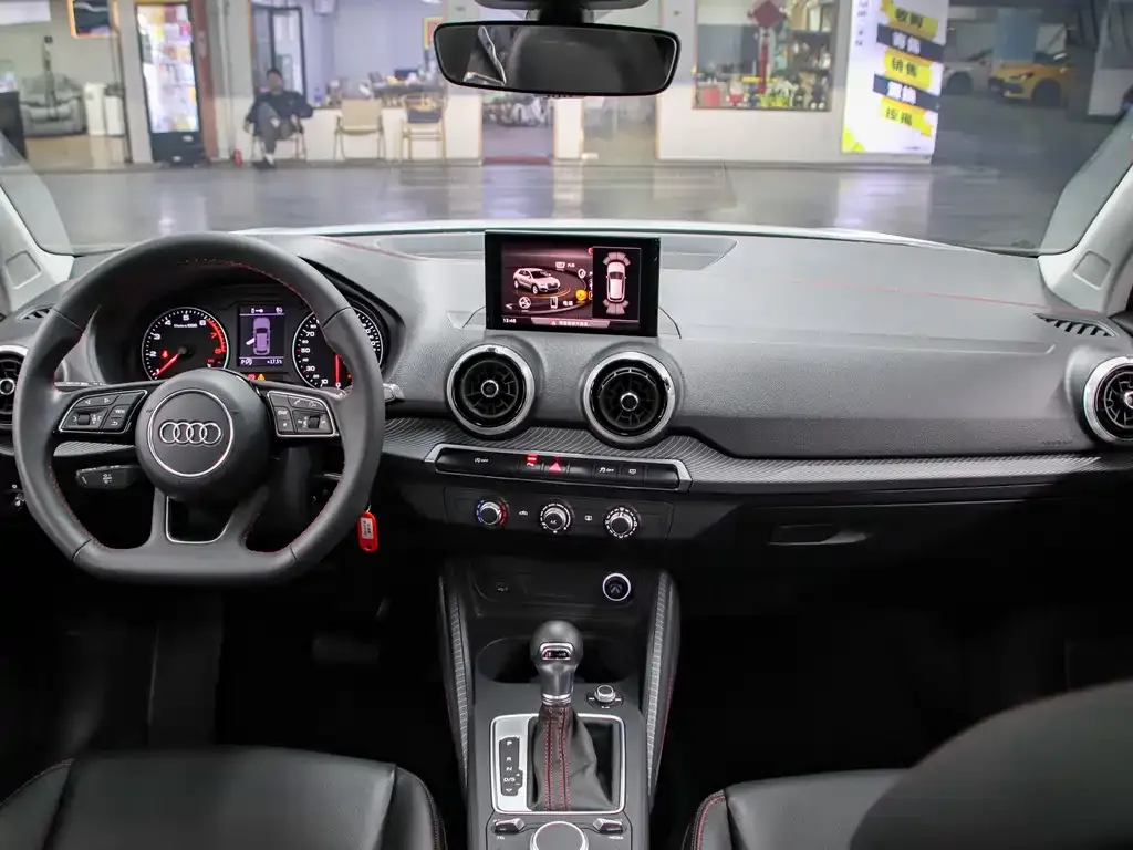 Audi Q2L 2023 из CN, фото 2