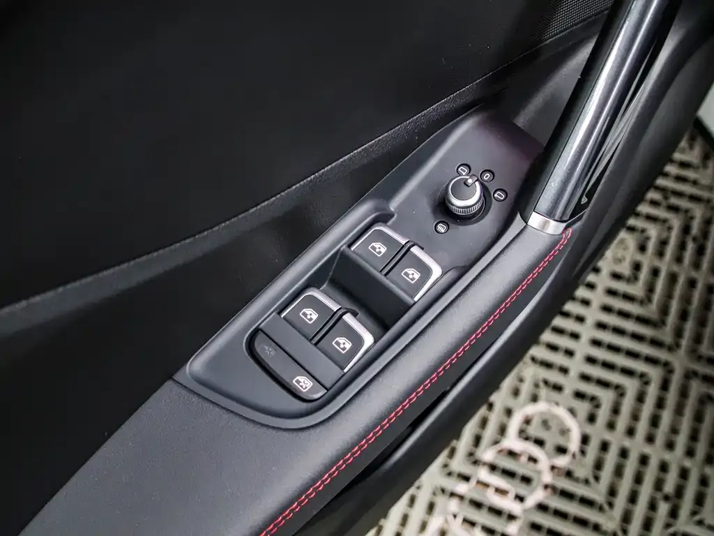 Audi Q2L 2023 из CN, фото 9