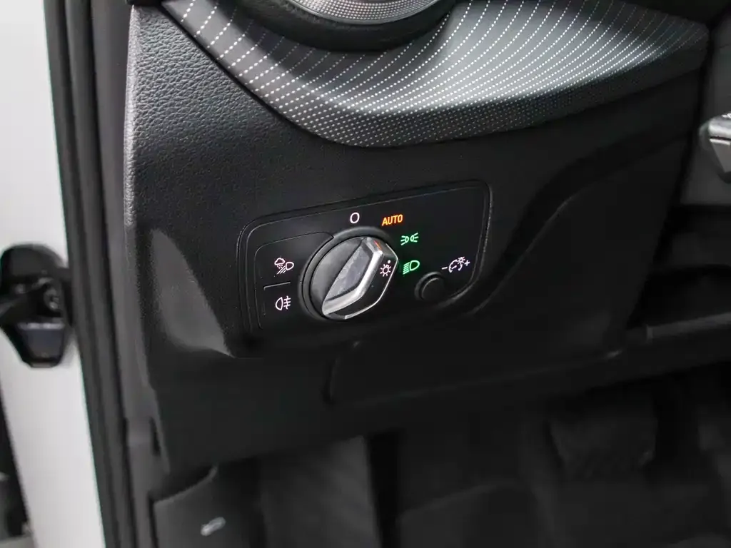 Audi Q2L 2023 из CN, фото 7