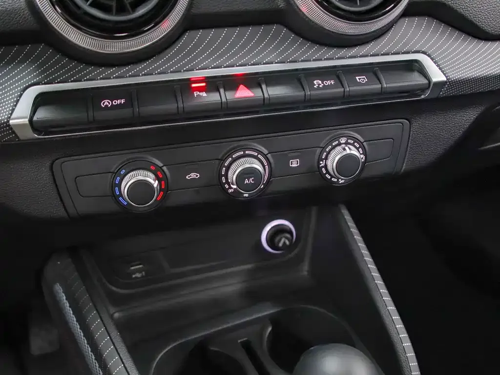 Audi Q2L 2023 из CN, фото 10