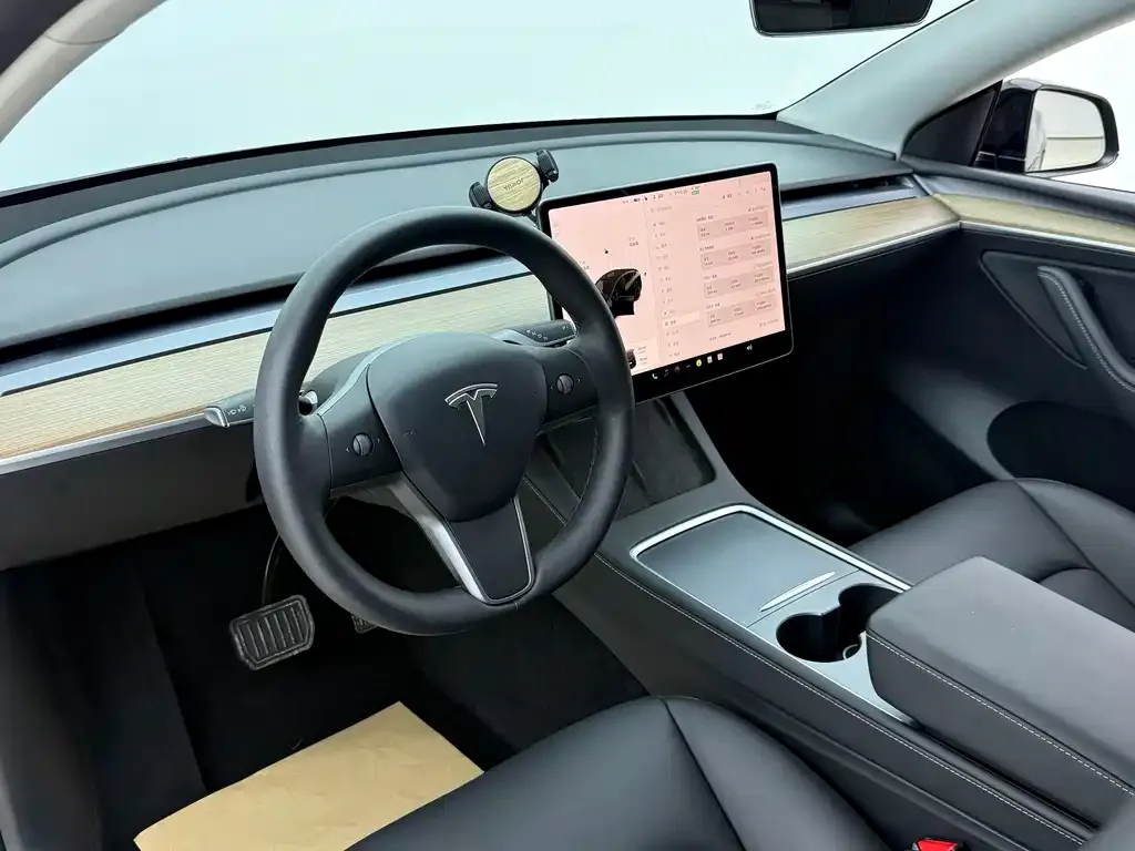 Tesla Model Y — фото 7