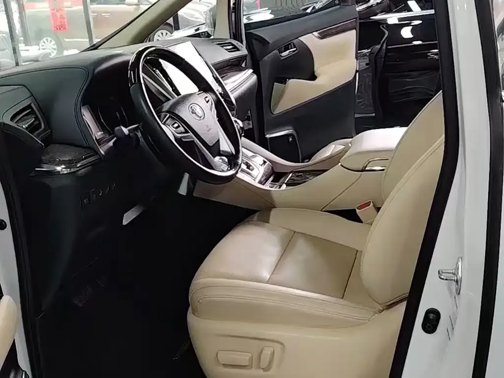 Toyota Alphard 2023 из CN, фото 4