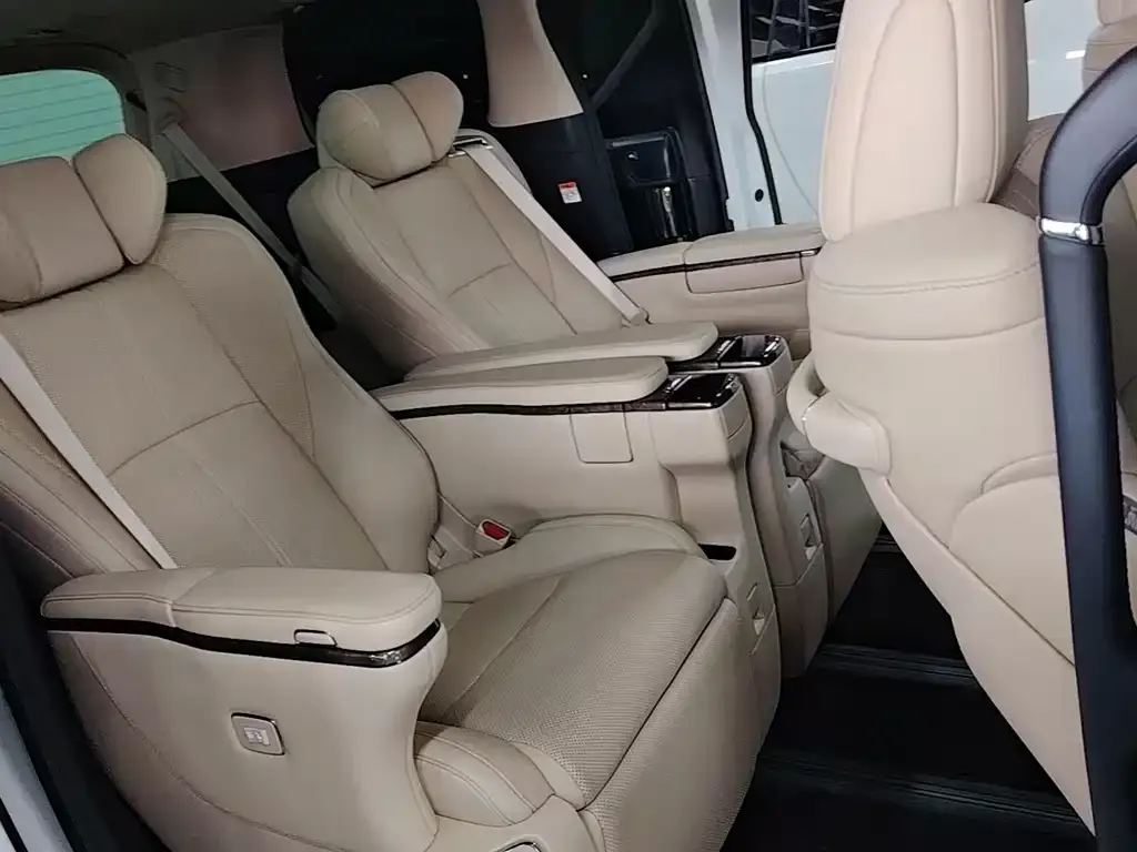 Toyota Alphard 2023 из CN, фото 3