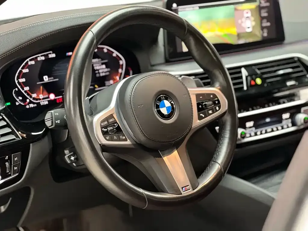 BMW 5 Series — фото 10