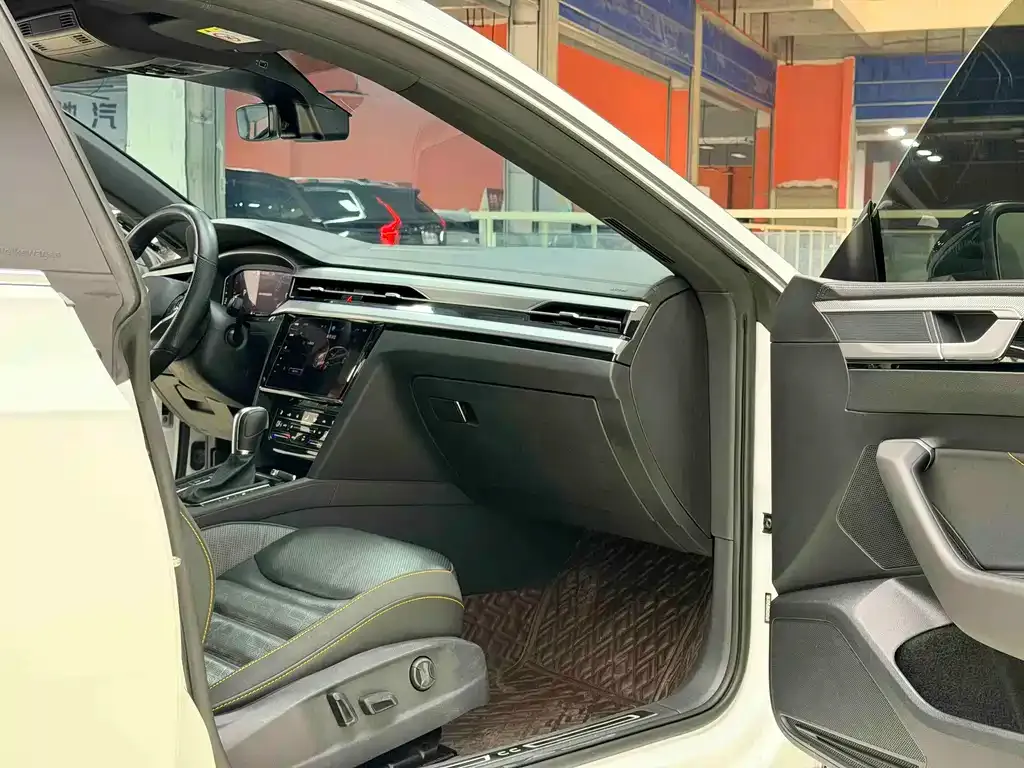 Volkswagen CC 2024 из CN, фото 6