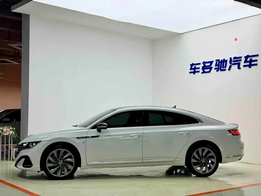 Volkswagen CC 2024 из CN, фото 2