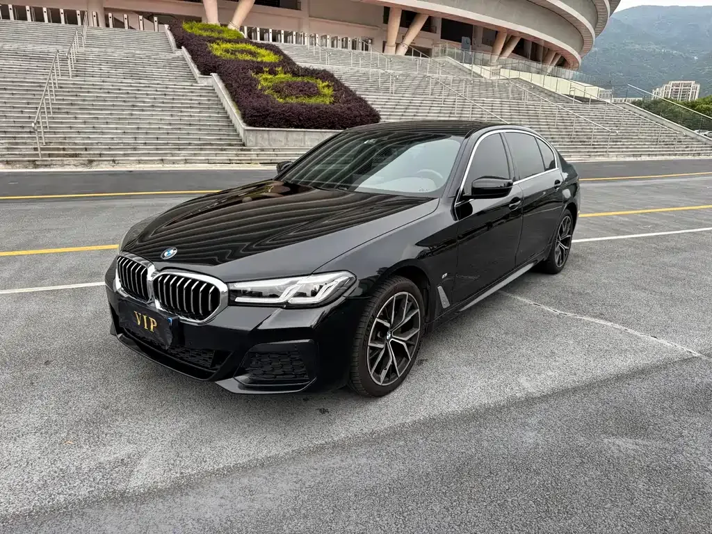 BMW 5 Series — фото 1