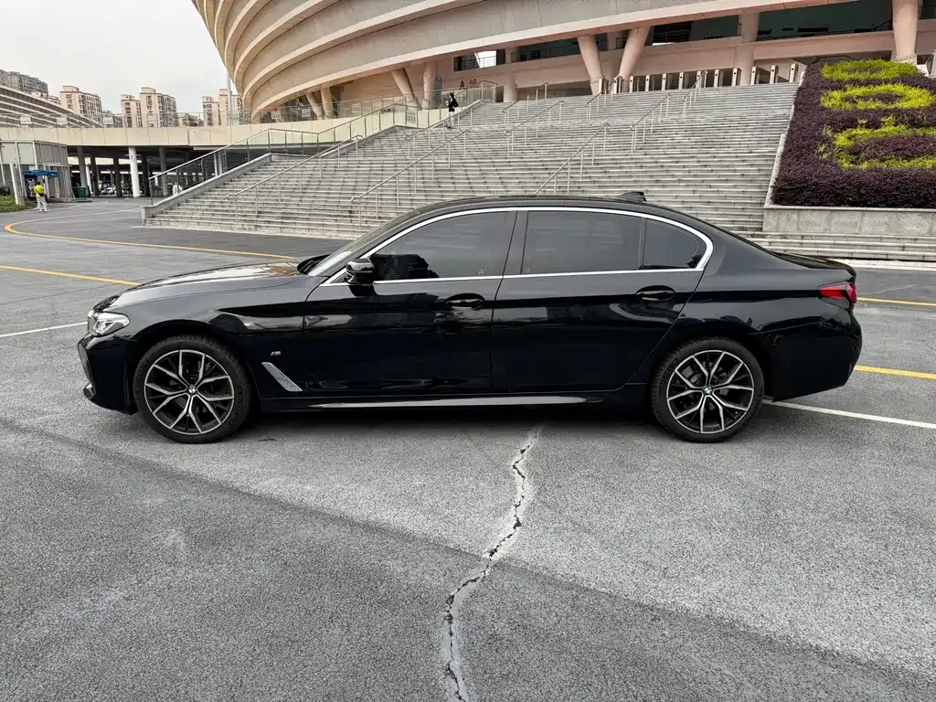 BMW 5 Series — фото 10
