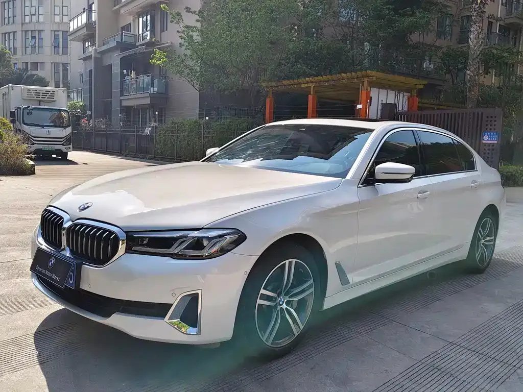 BMW 5 Series — фото 1