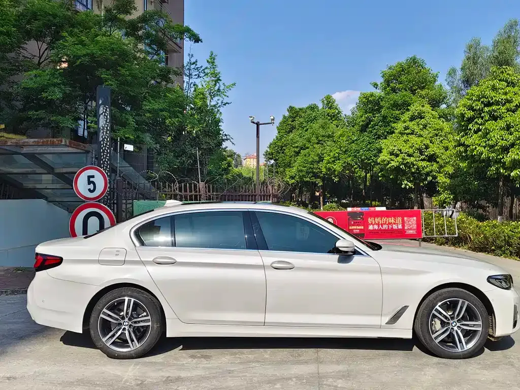 BMW 5 Series — фото 8