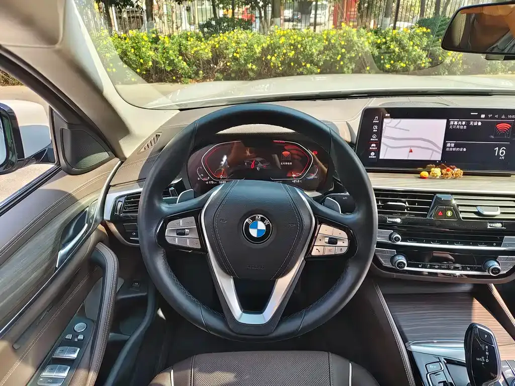 BMW 5 Series — фото 10