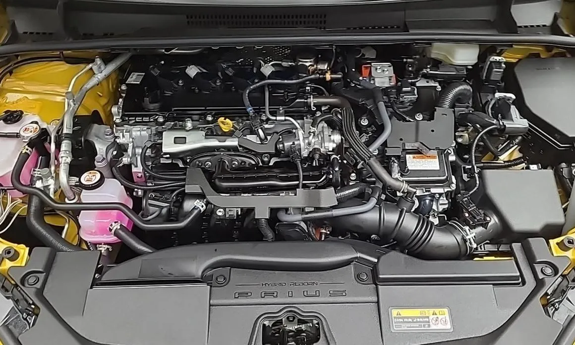 Toyota Prius 2024 из KR, фото 9