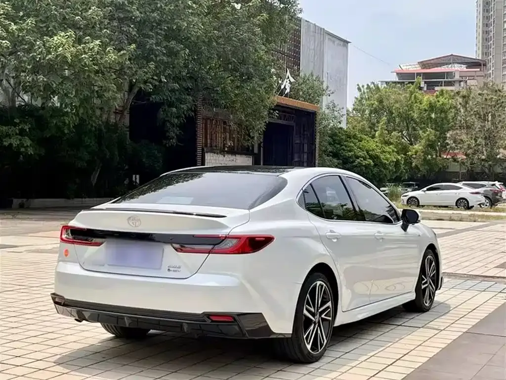 Toyota Camry — фото 10