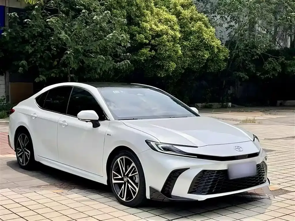 Toyota Camry — фото 7