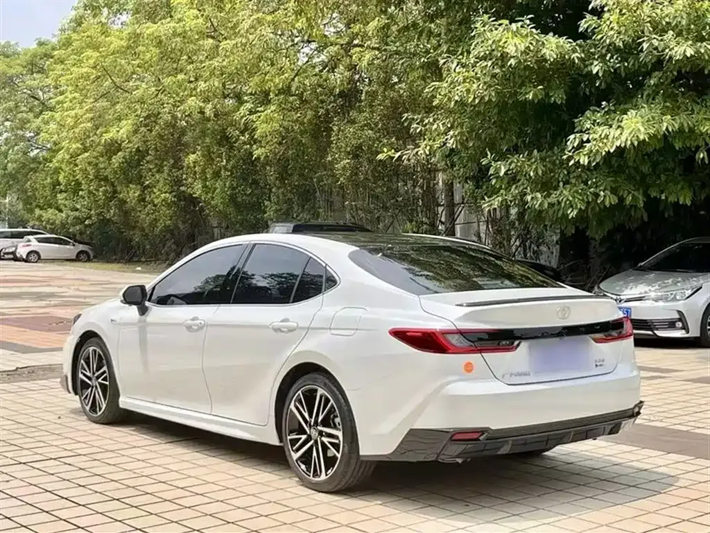 Toyota Camry — фото 8