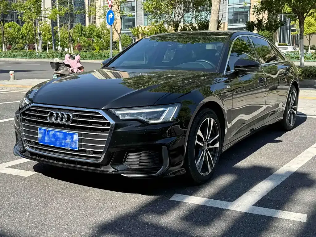 Audi A6L — фото 1