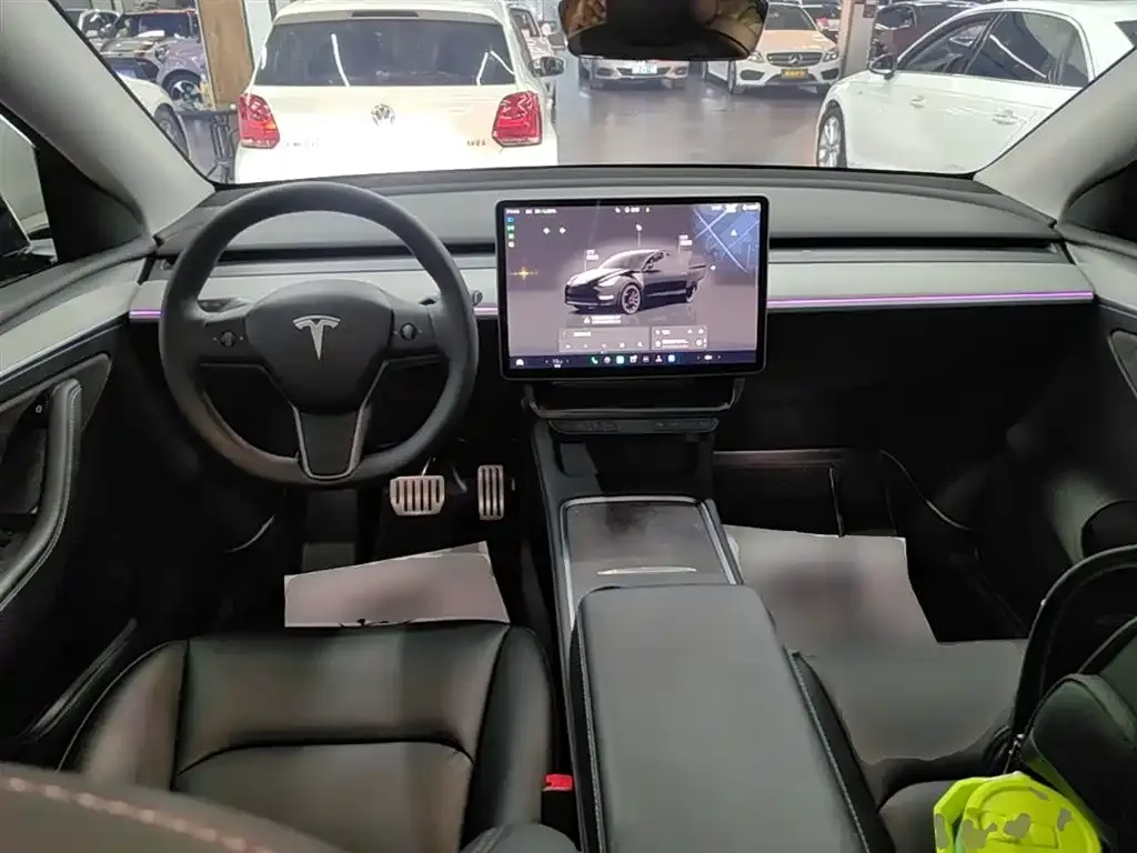 Tesla Model Y — фото 9