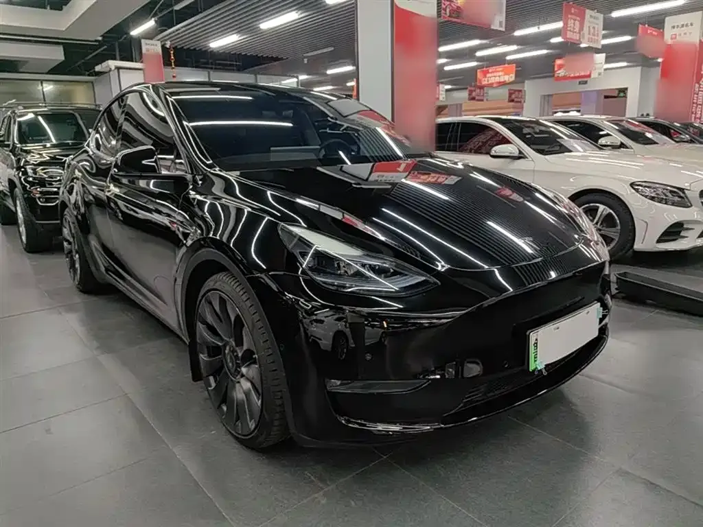 Tesla Model Y — фото 8