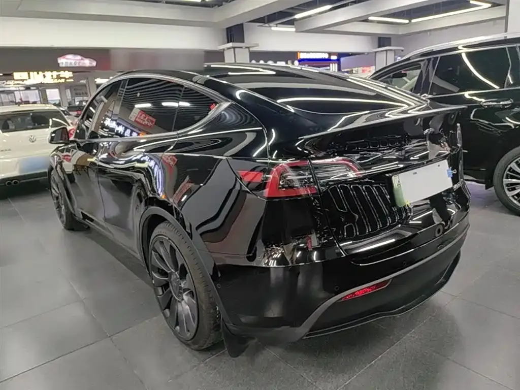 Tesla Model Y — фото 7