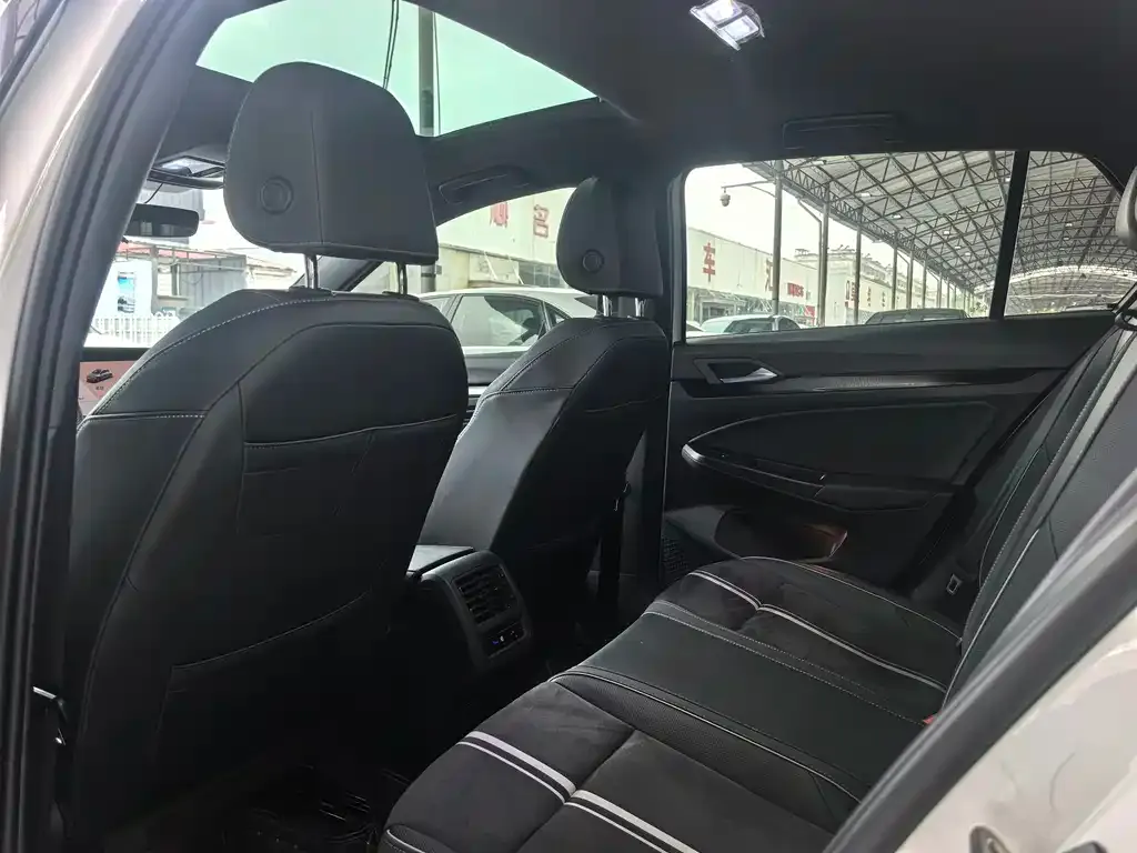 Volkswagen Golf 2022 из CN, фото 6
