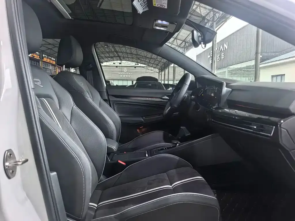 Volkswagen Golf 2022 из CN, фото 3