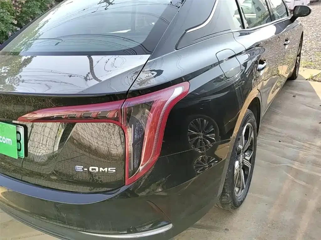 Hongqi E-QM5 — фото 8