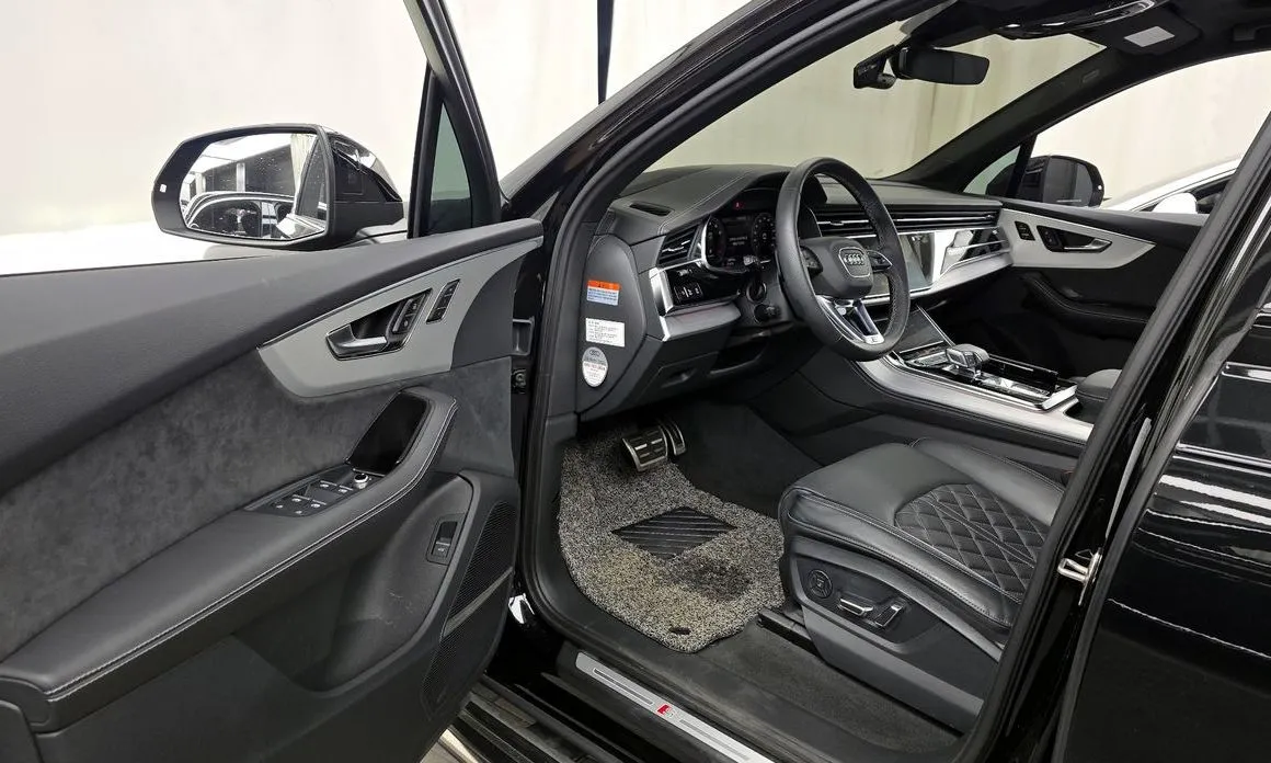 Audi Q7 2023 из KR, фото 9