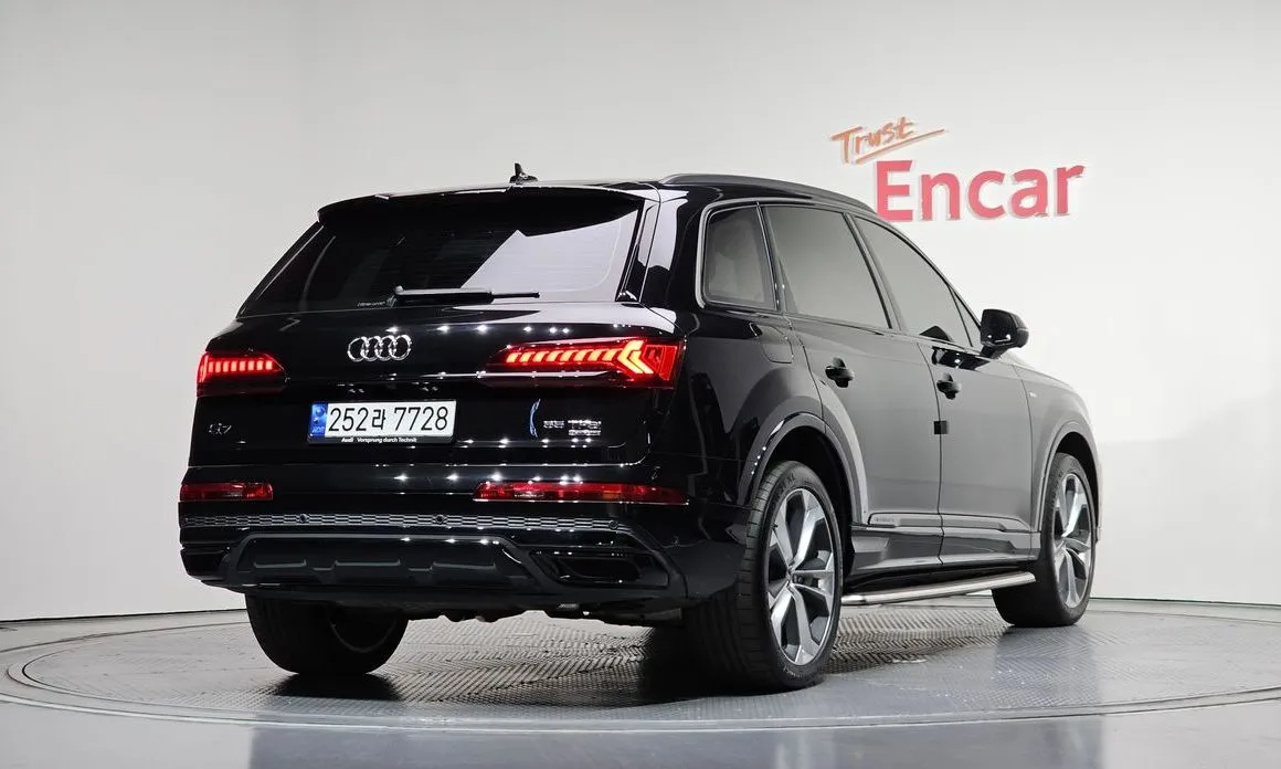 Audi Q7 2023 из KR, фото 6