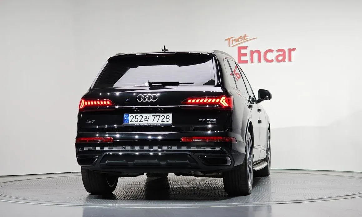 Audi Q7 2023 из KR, фото 4