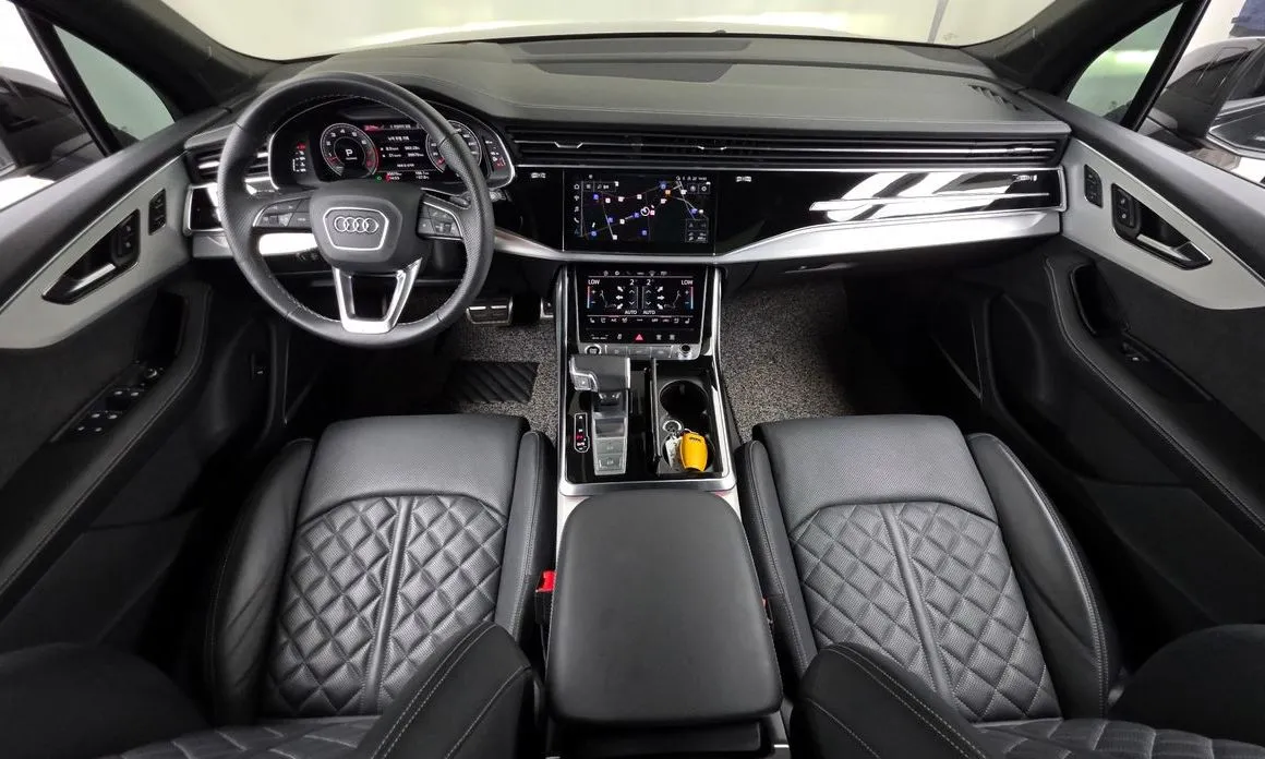 Audi Q7 2023 из KR, фото 7