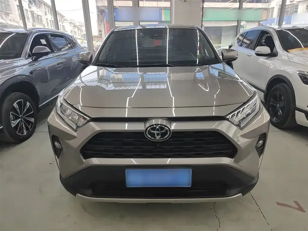 Toyota RAV4 — фото 6