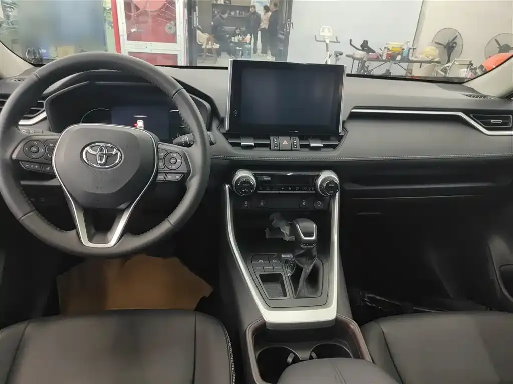 Toyota RAV4 — фото 4